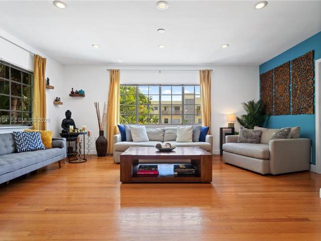 Luxury apartment complex for rent in Miami Beach, Florida