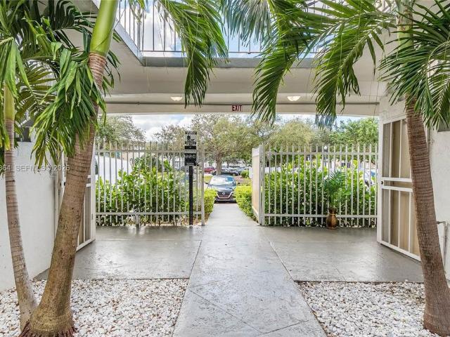 Luxury apartment complex for rent in Miami Beach, Florida