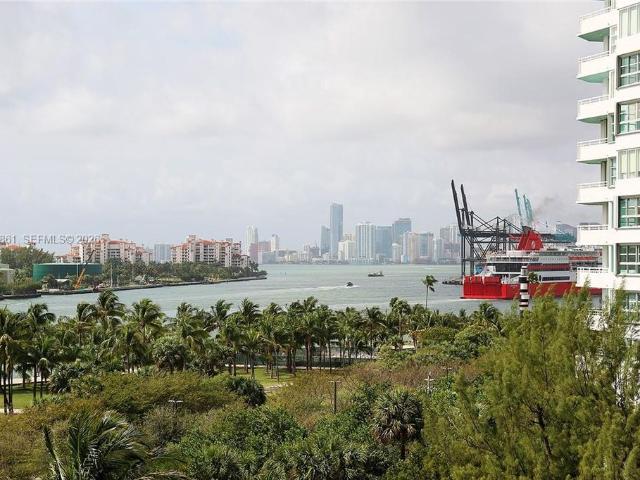 Luxury apartment complex for rent in Miami Beach, Florida