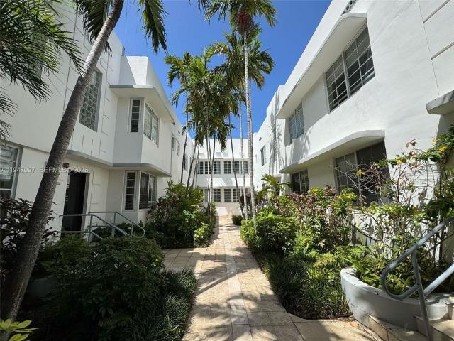 Luxury apartment complex for rent in Miami Beach, United States