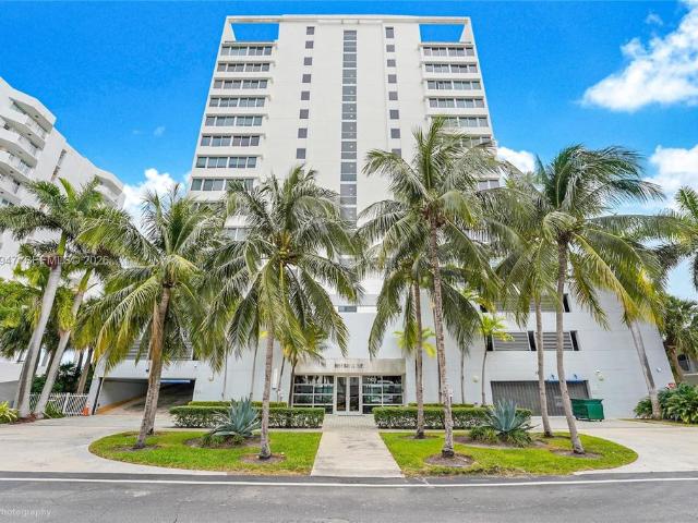 Luxury apartment complex for rent in North Bay Village, United States