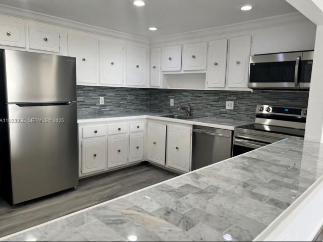 Luxury apartment complex for rent in North Miami, United States