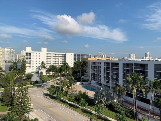 Luxury apartment complex for rent in Sunny Isles Beach, United States
