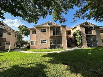 Luxury apartment complex for rent in Pompano Beach, United States