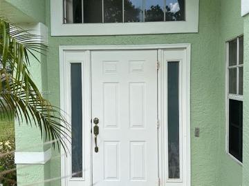 Luxury apartment complex for rent in Port Saint Lucie, United States