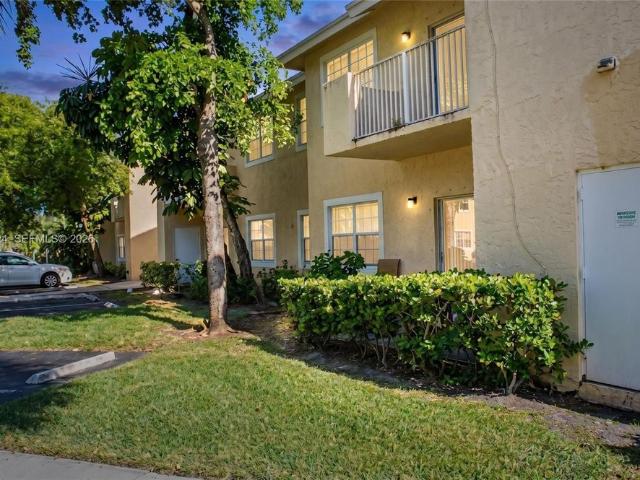 Luxury apartment complex for rent in Pembroke Pines, Florida
