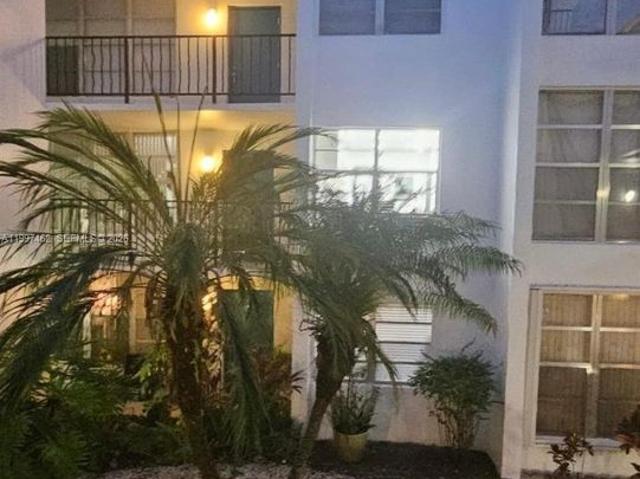 Luxury apartment complex for rent in Plantation, Florida