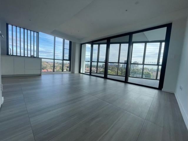 LUXURY APARTMENT FOR LEASE!