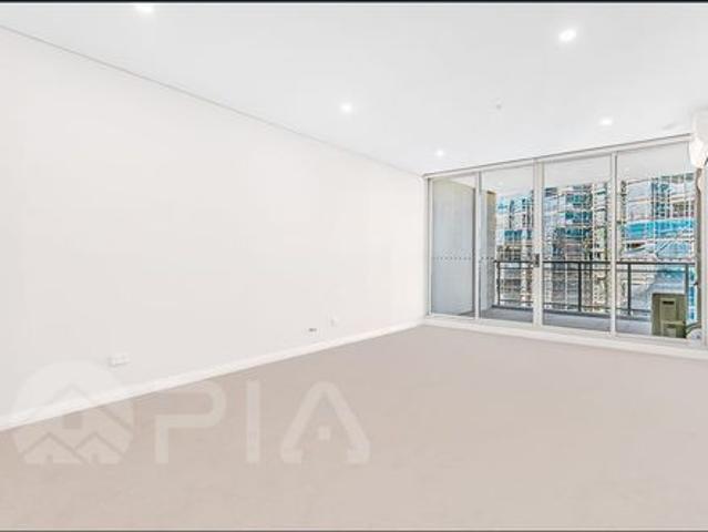 Luxury Apartment For Lease*Level 12 with Study