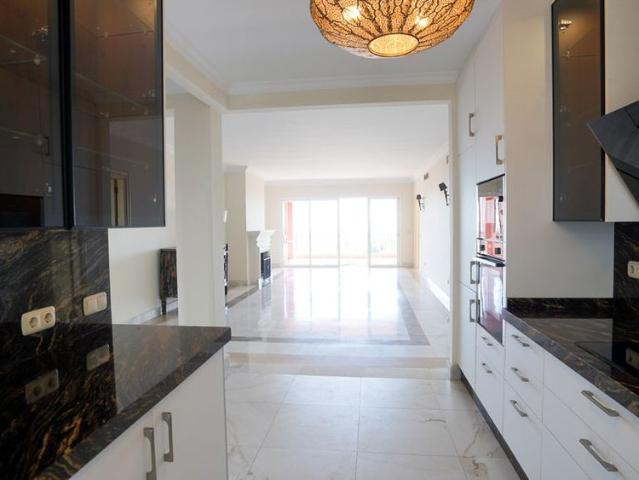 Luxury Apartment for rent in Benahavís, Spain