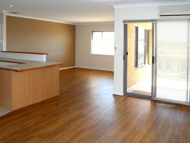 LUXURY APARTMENT IN SMALL SECURE COMPLEX
