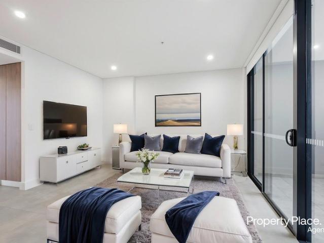 Luxury Apartment Living Footsteps from Station