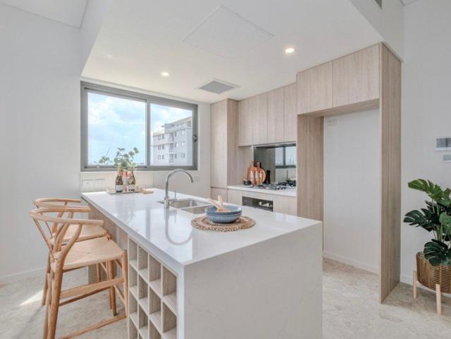 Luxury apartment! Ready To Move In! Walk To All Amenities