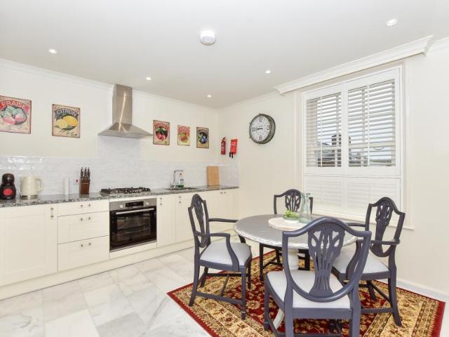 Luxury Apartment to rent with 2 bedrooms, Nelson Crescent, Ramsgate