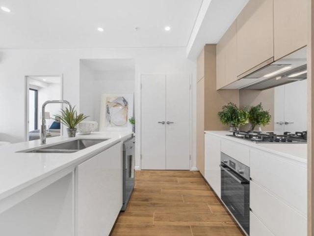 Luxury Apartment! Walk To All Amenities!