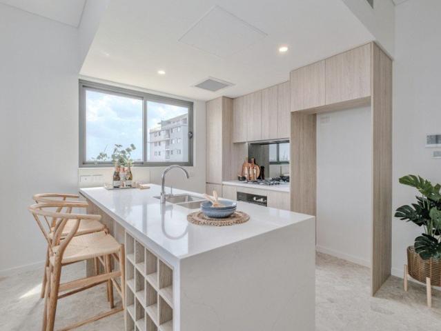 Luxury Apartment ! Walk To All Amenities
