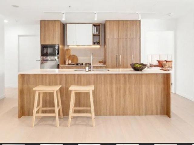 Luxury Apartment ! Walk To All Amenities. Ready To Move Soon! 3 plus study!