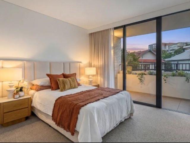 Luxury Apartment ! Walk To All Amenities. Ready To Move Soon! One Plus Study!