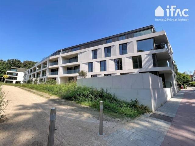Luxury apartment with 2 terraces and a view of the pond