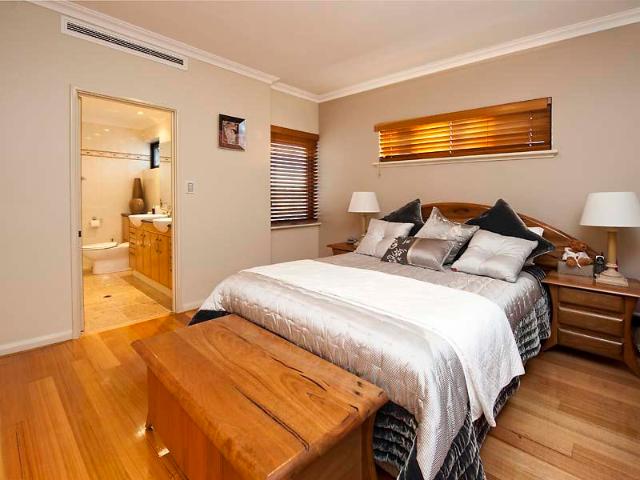 LUXURY APARTMENT WITH CITY/RIVER VIEWS!