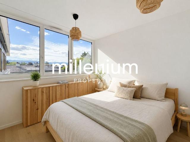 Luxury apartment with large terrace in Troinex