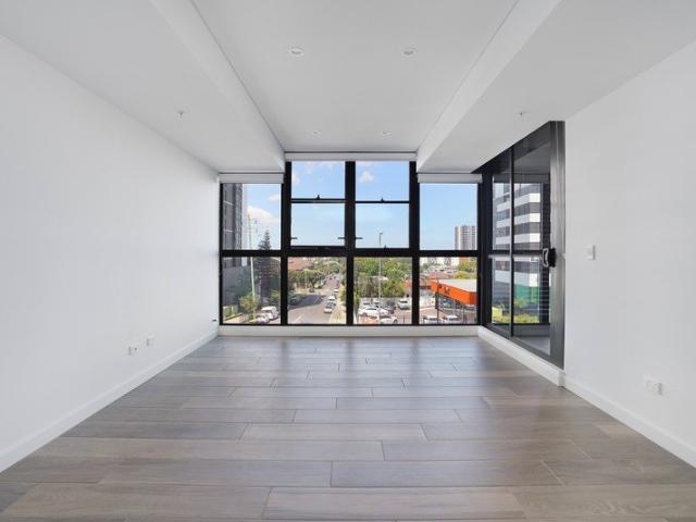 Luxury Apartment with Northerly Aspect & Expansive Balcony