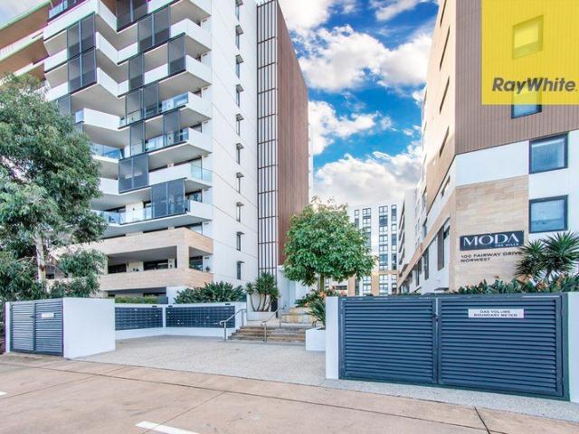 Luxury Apartment with Separate Study Move in Immediately