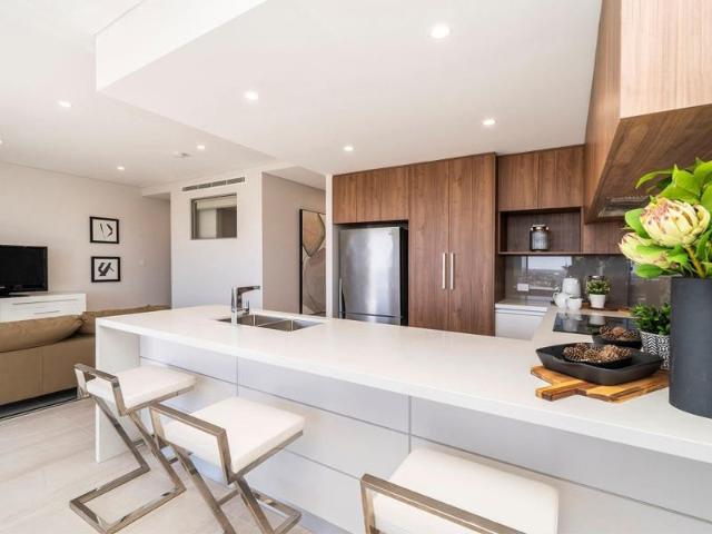 Luxury Apartment with Spectacular Balcony's & Sunset Views! *Unfurnished