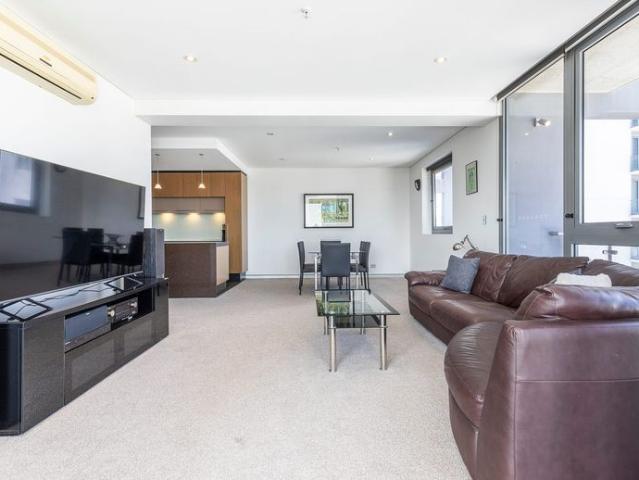 Luxury Apartment with Spectacular River & City Views at The Rise