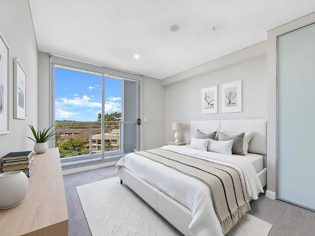 Luxury Apartment with Study