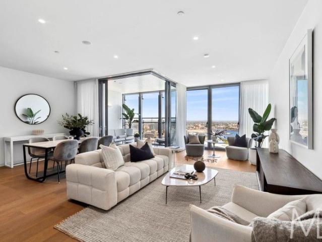 LUXURY APARTMENT WITH STUDY & WATER VIEWS AT ONE SYDNEY HARBOUR