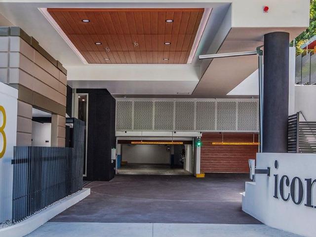 Luxury apartment with waterviews and courtyards