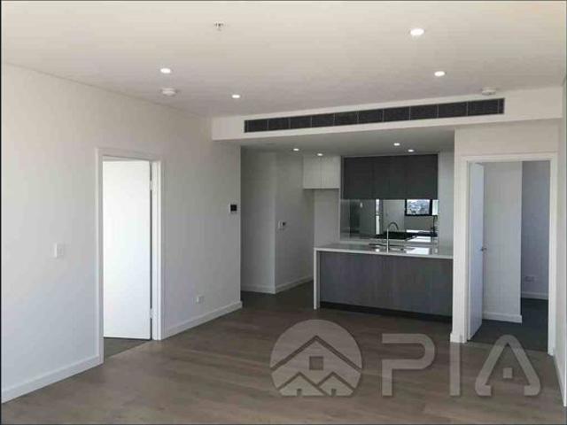 Luxury Apartments 2 Bed Plus Study with city and park views