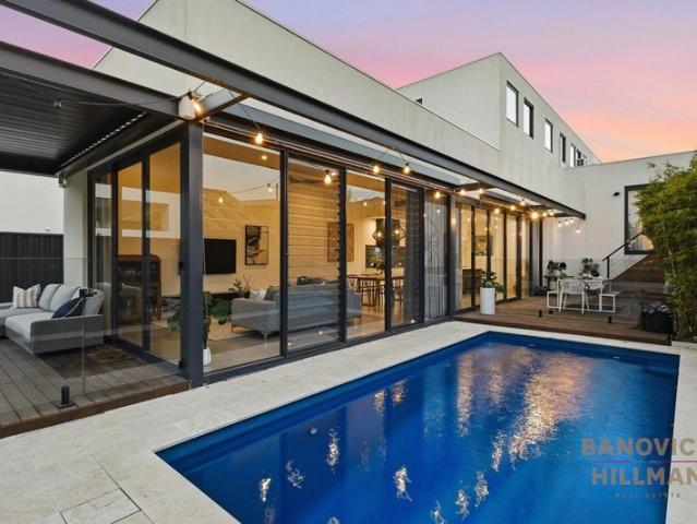 LUXURY ARCHITECT DESIGNED ECO HOME