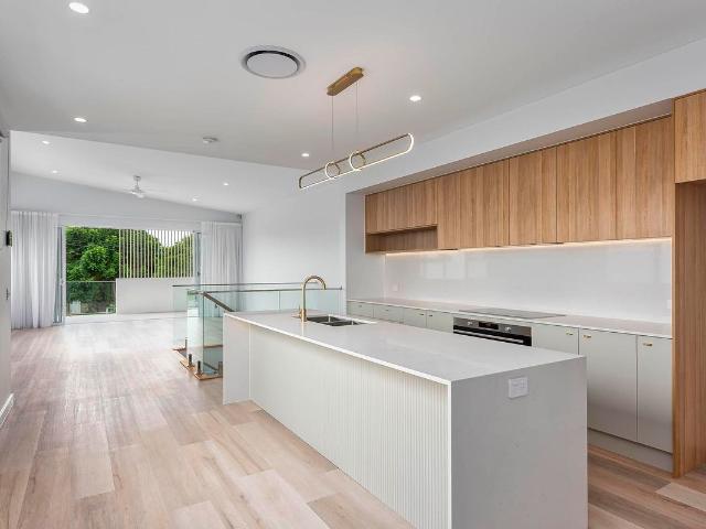 Luxury architecturally designed villa in the heart of Broadbeach Waters