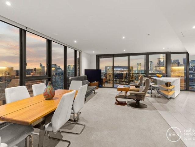 Luxury Array Residence with Panoramic Views of the City, Bay, and Yarra River
