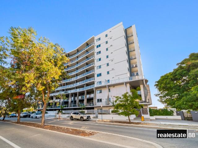 LUXURY AT RIVERENA!