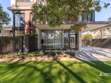 Luxury Boutique Living in Applecross!