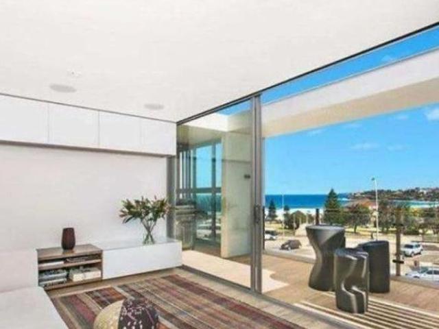 LUXURY BONDI BEACHFRONT PENTHOUSE WITH BREATHTAKING VIEWS