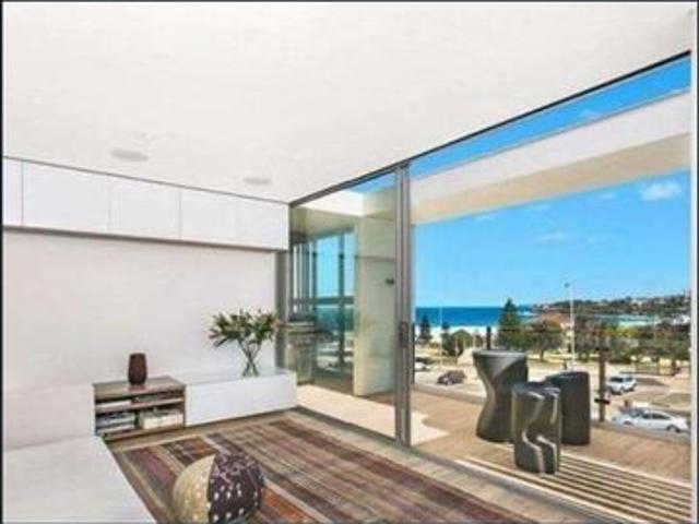 LUXURY BONDI BEACHFRONT PENTHOUSE WITH BREATHTAKING VIEWS
