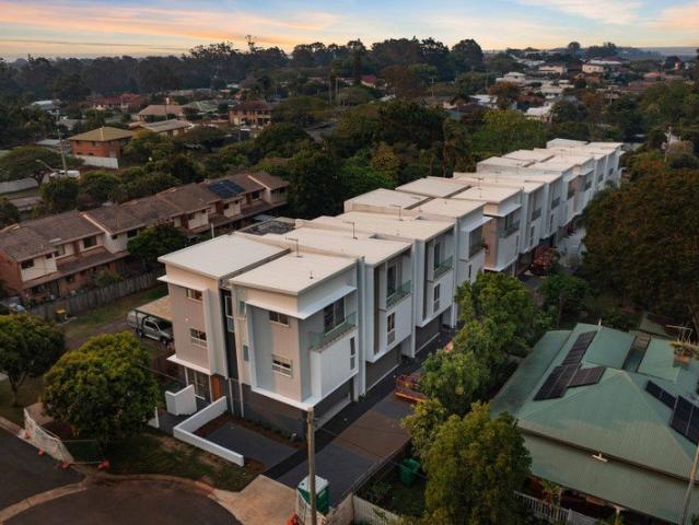 BRAND NEW LUXURY BAYSIDE TOWNHOUSES FOR THE MODERN LIFESTYLE