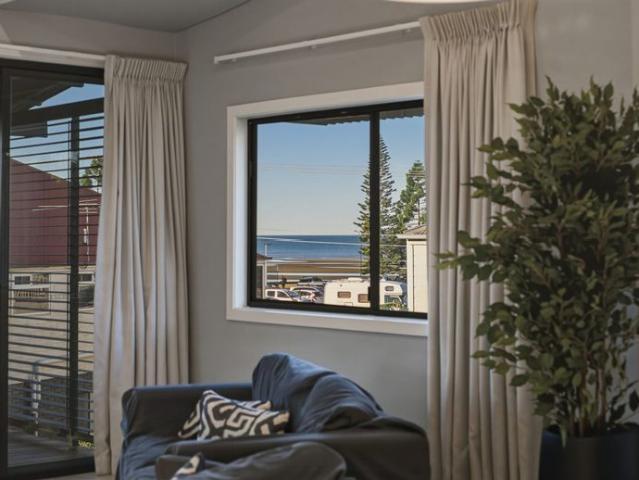 LUXURY BAYSIDE LIVING