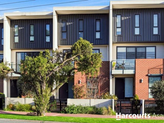Luxury Bayside Living with Four Bedrooms, Three Levels & Exceptional Space