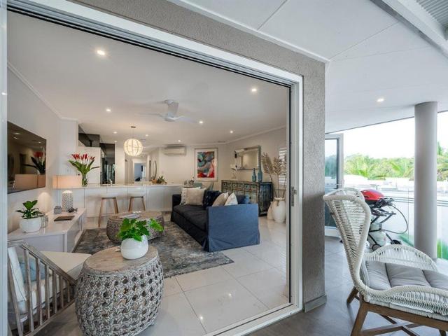 Luxury beachfront 2 ensuite Penthouse apartment