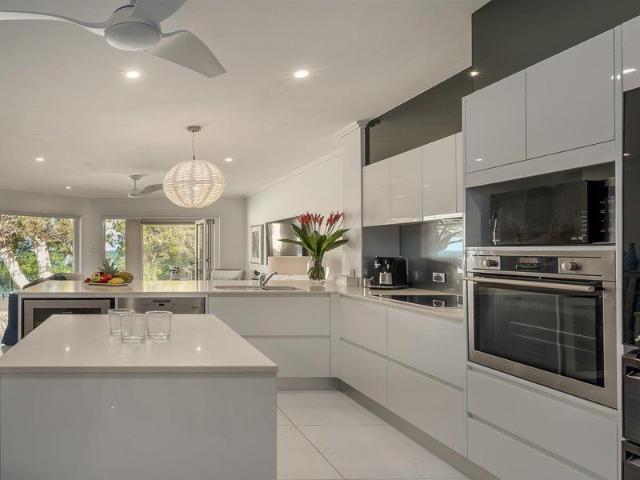Luxury beachfront 2 ensuite Penthouse apartment