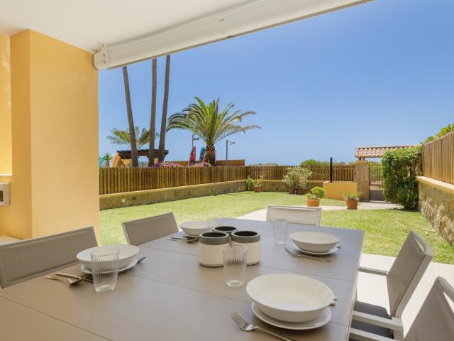 Luxury beachfront apartment with private garden, direct beach access in Marbella East