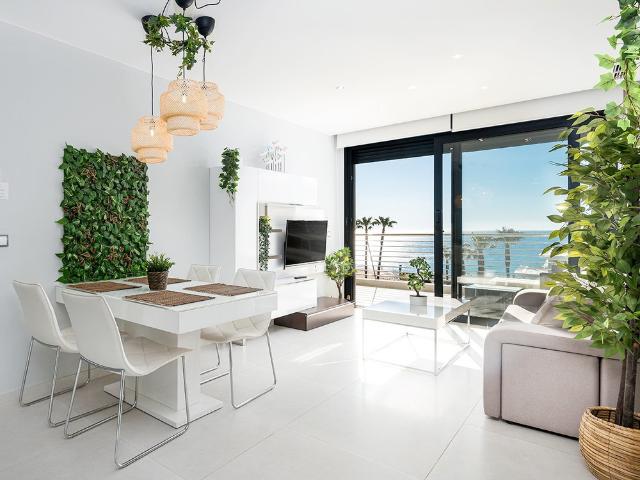 Luxury Beachfront Apt | Heated Pool, Gym & Seaview