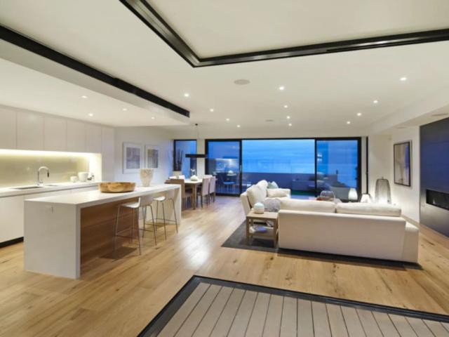LUXURY BEACHFRONT LIFESTYLE!