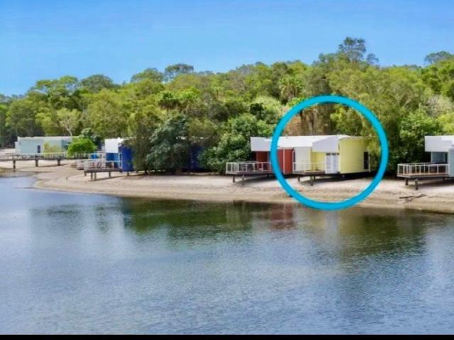 LUXURY BEACHFRONT LODGE