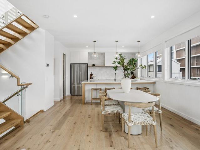 Luxury Beachside Townhouse No Body Corp